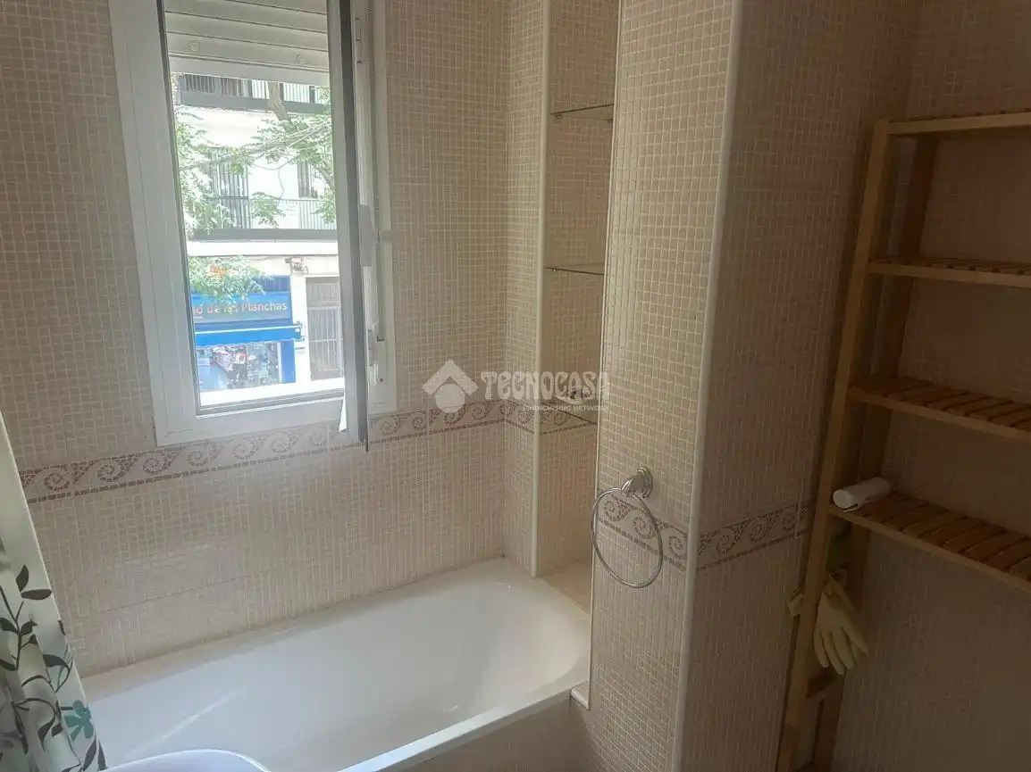 Baño de Piso en venta en Sevilla con Aire acondicionado y Terraza