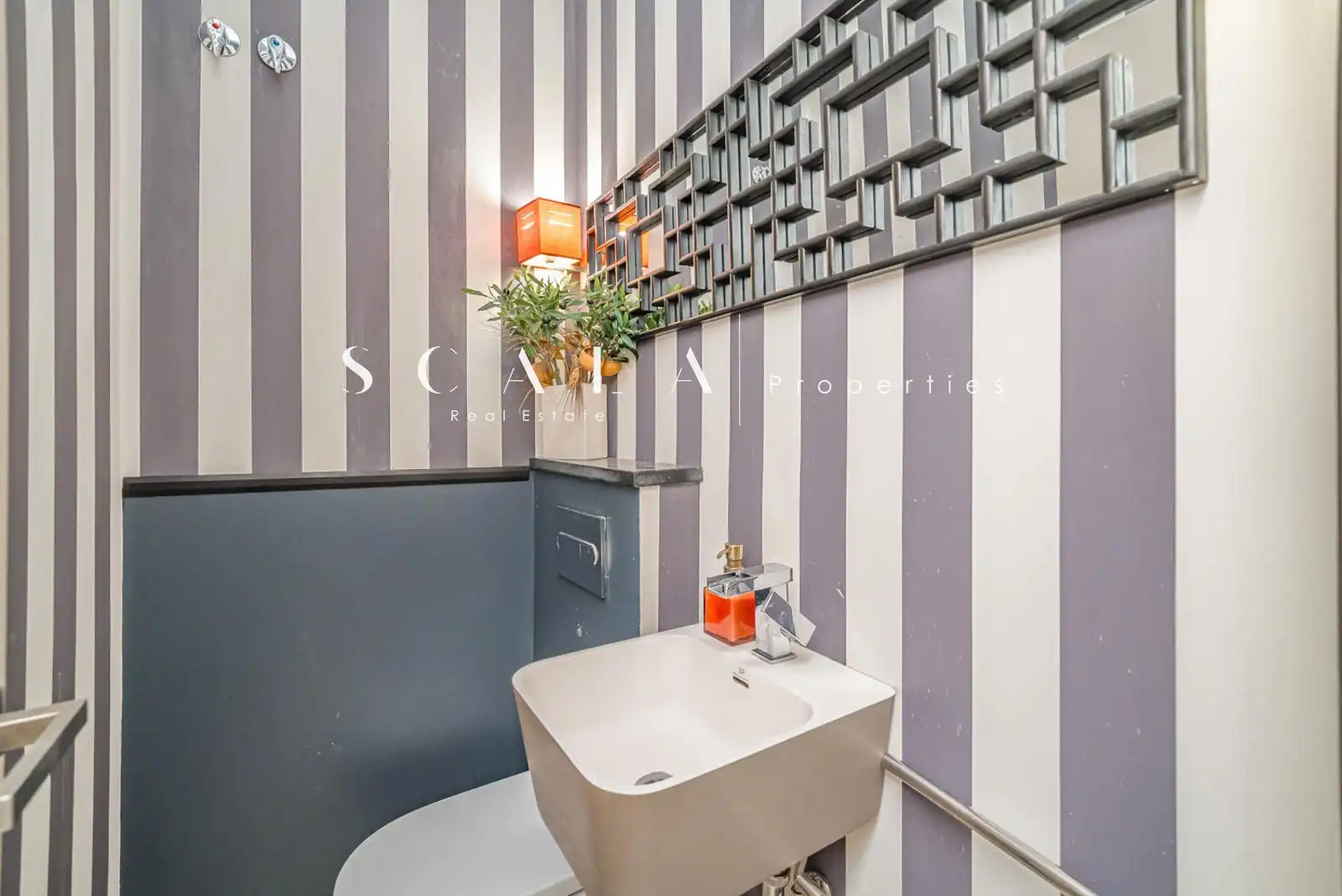 Bathroom of Duplexes for rent in Madrid  with Air Conditioner, Heating and Terrace