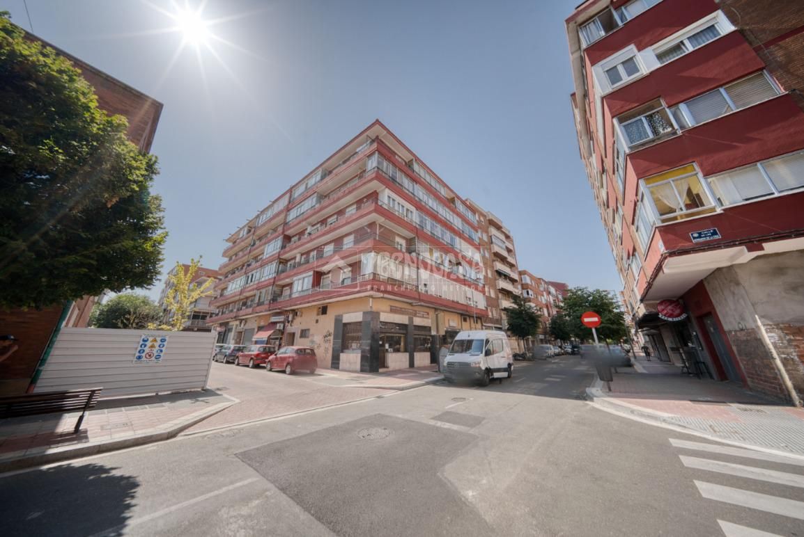 Exterior view of Flat for sale in Valladolid Capital  with Heating