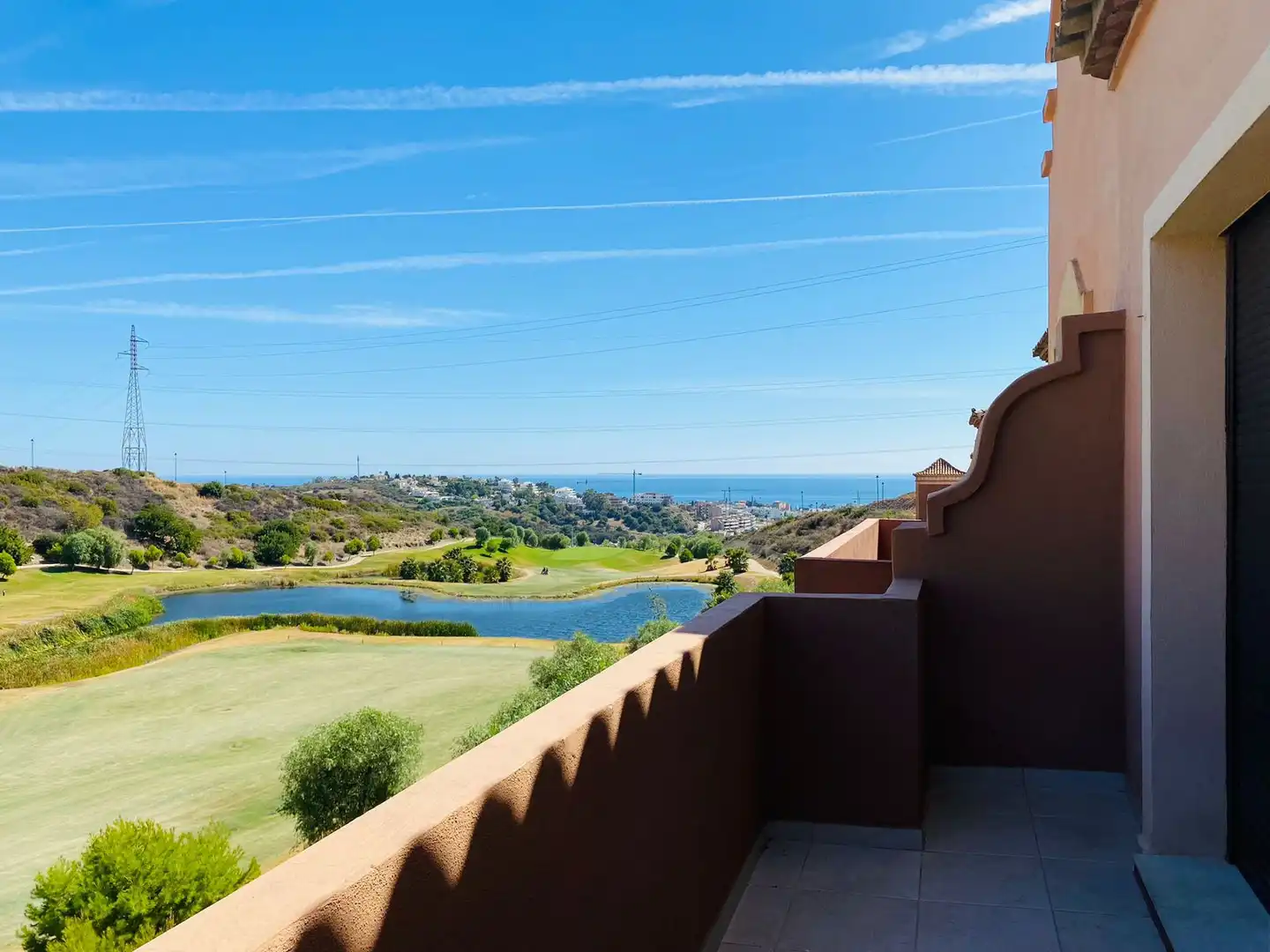 Vista exterior de Casa adosada de lloguer en Estepona amb Aire condicionat, Terrassa i Moblat
