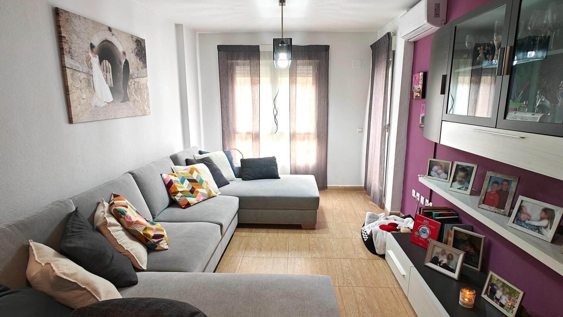 Living room of Flat for sale in Buñol  with Air Conditioner, Heating and Storage room