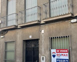 Vista exterior de Casa o xalet en venda en La Albuera amb Calefacció, Jardí privat i Terrassa