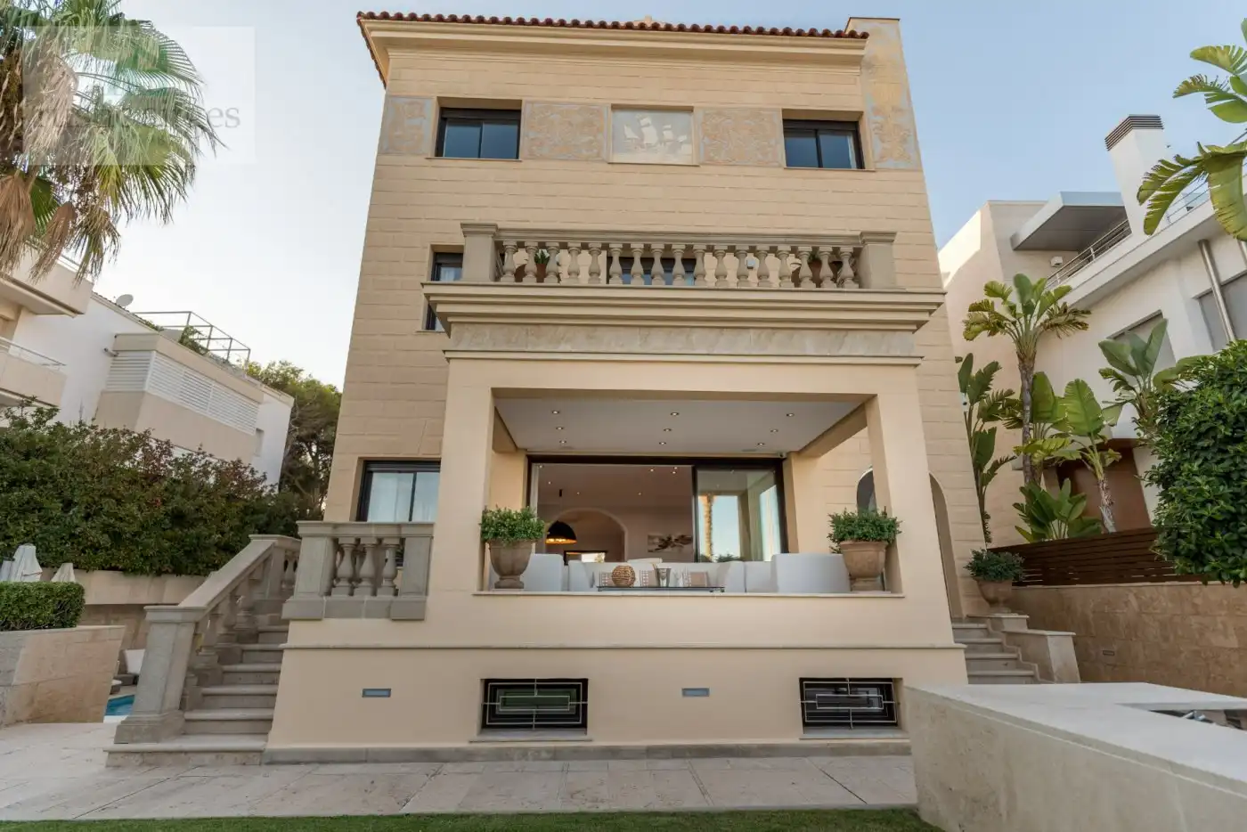 Vista exterior de Casa o xalet en venda en Sitges amb Aire condicionat, Calefacció i Jardí privat