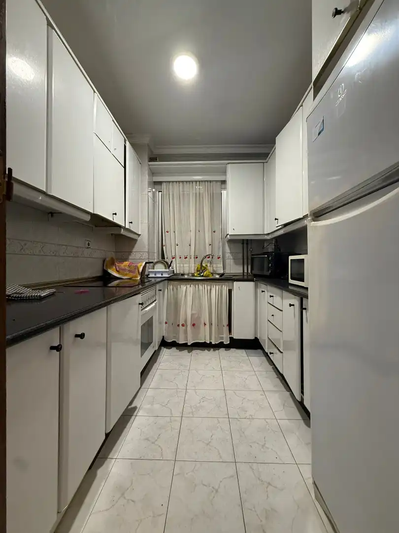 Küche von Wohnung zum Verkauf in Sevilla mit Klimaanlage, Terrasse und Möbliert