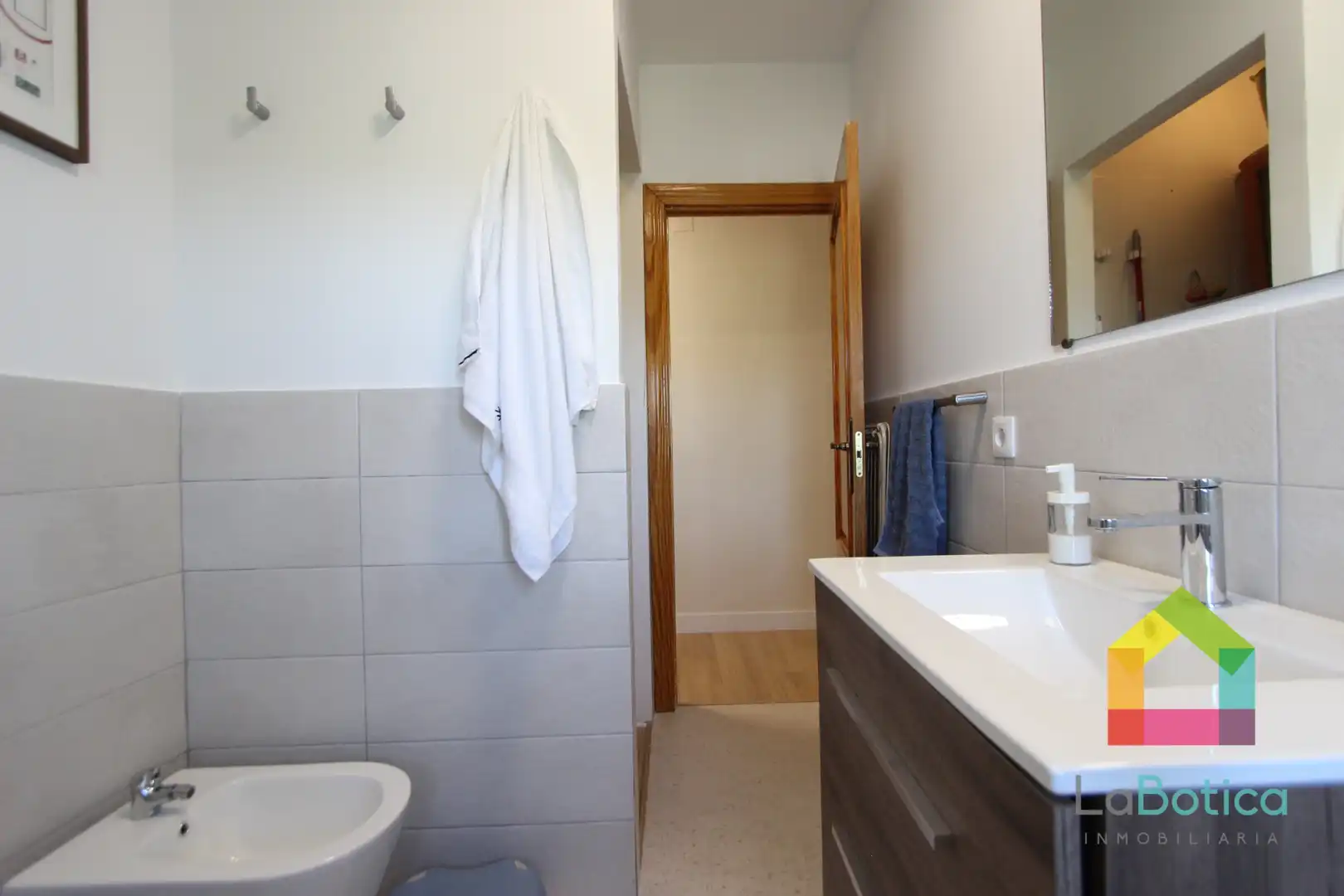Baño de Piso en venta en Olías del Rey con Aire acondicionado, Calefacción y Terraza