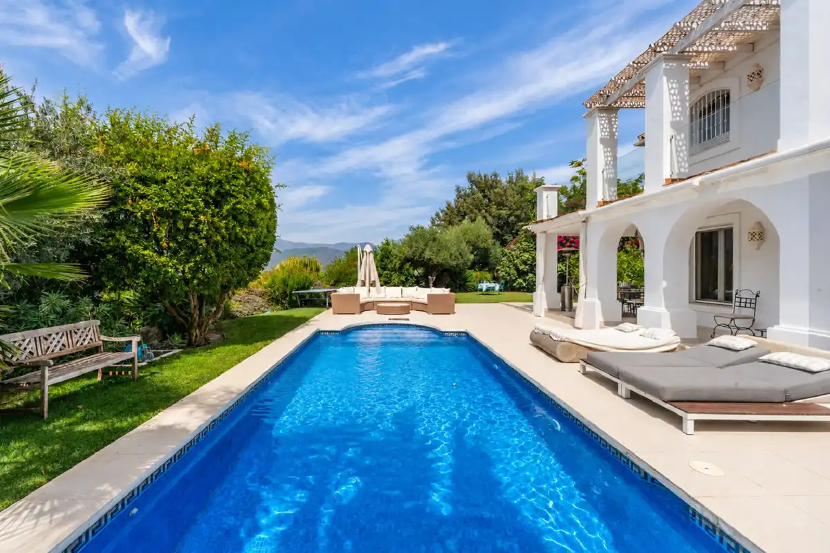 Swimming pool of Commercial properties for sale in Istán, Málaga