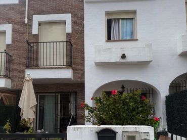 Maison mitoyenne avec balcon à vendre à Benahavís pueblo