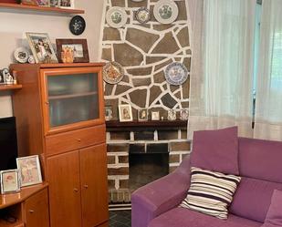 Sala d'estar de Casa o xalet en venda en Culleredo amb Calefacció, Jardí privat i Forn