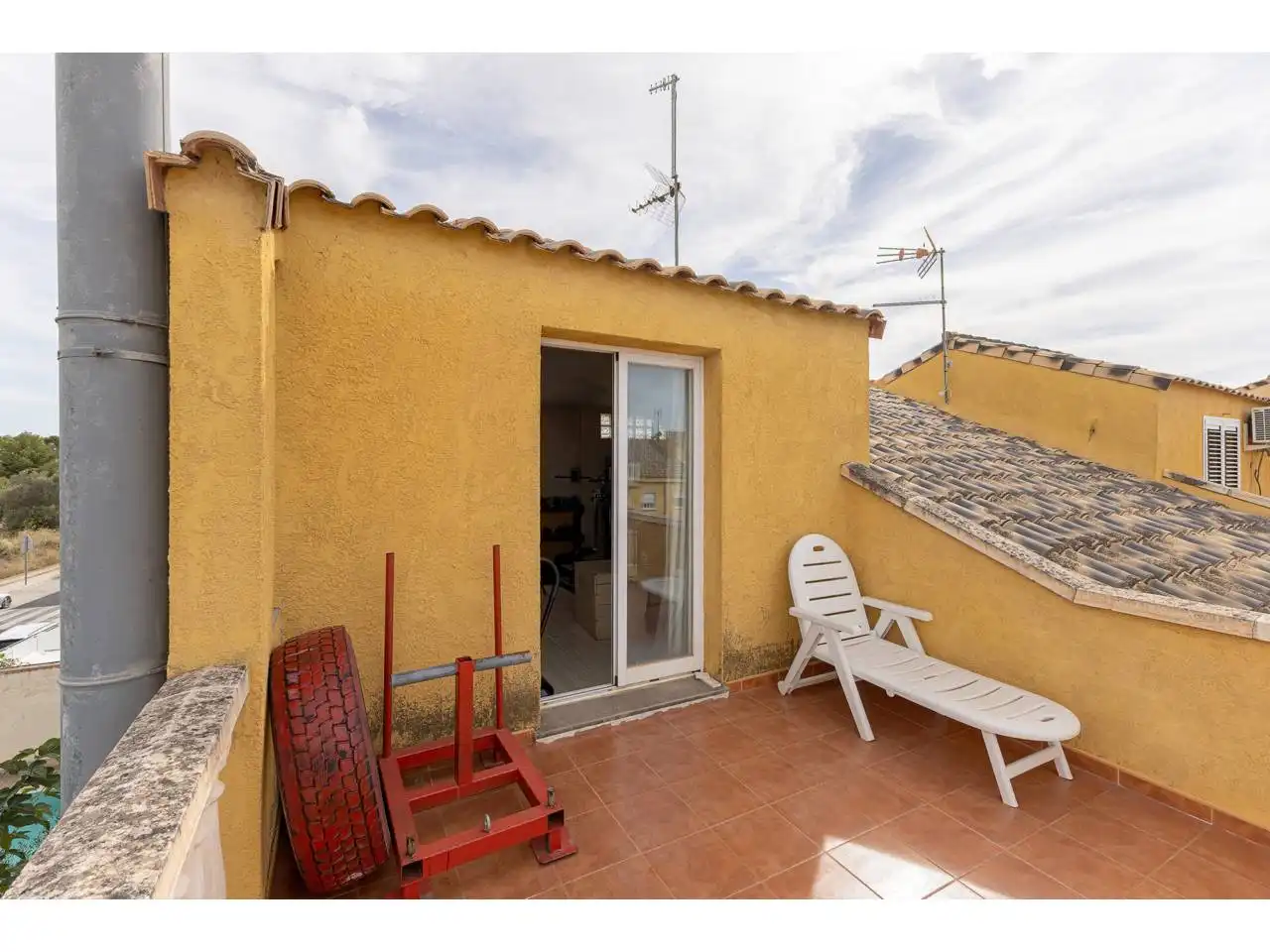 Balcony of Detached homes for sale in La Pobla de Vallbona  with Air Conditioner, Heating and Private garden