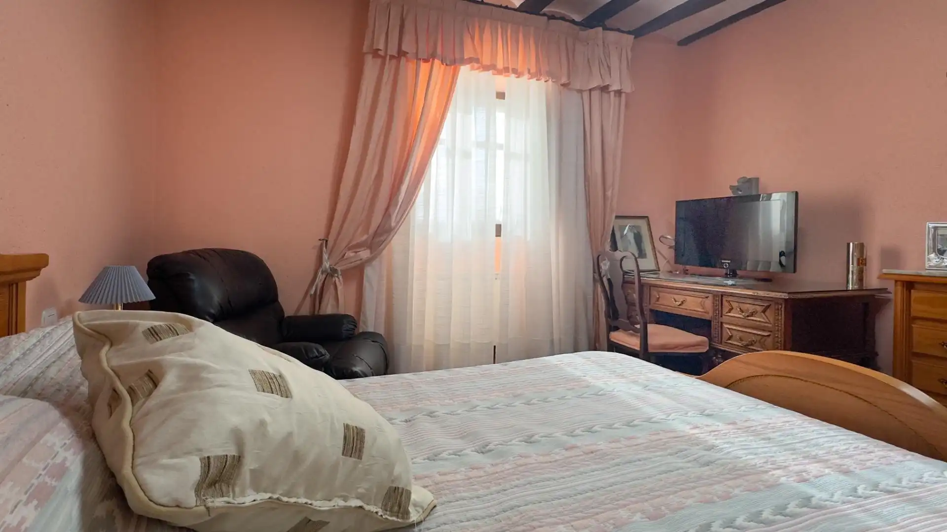Habitación de Finca rústica en venta en Baños de Rioja con Calefacción, Jardín privado y Terraza
