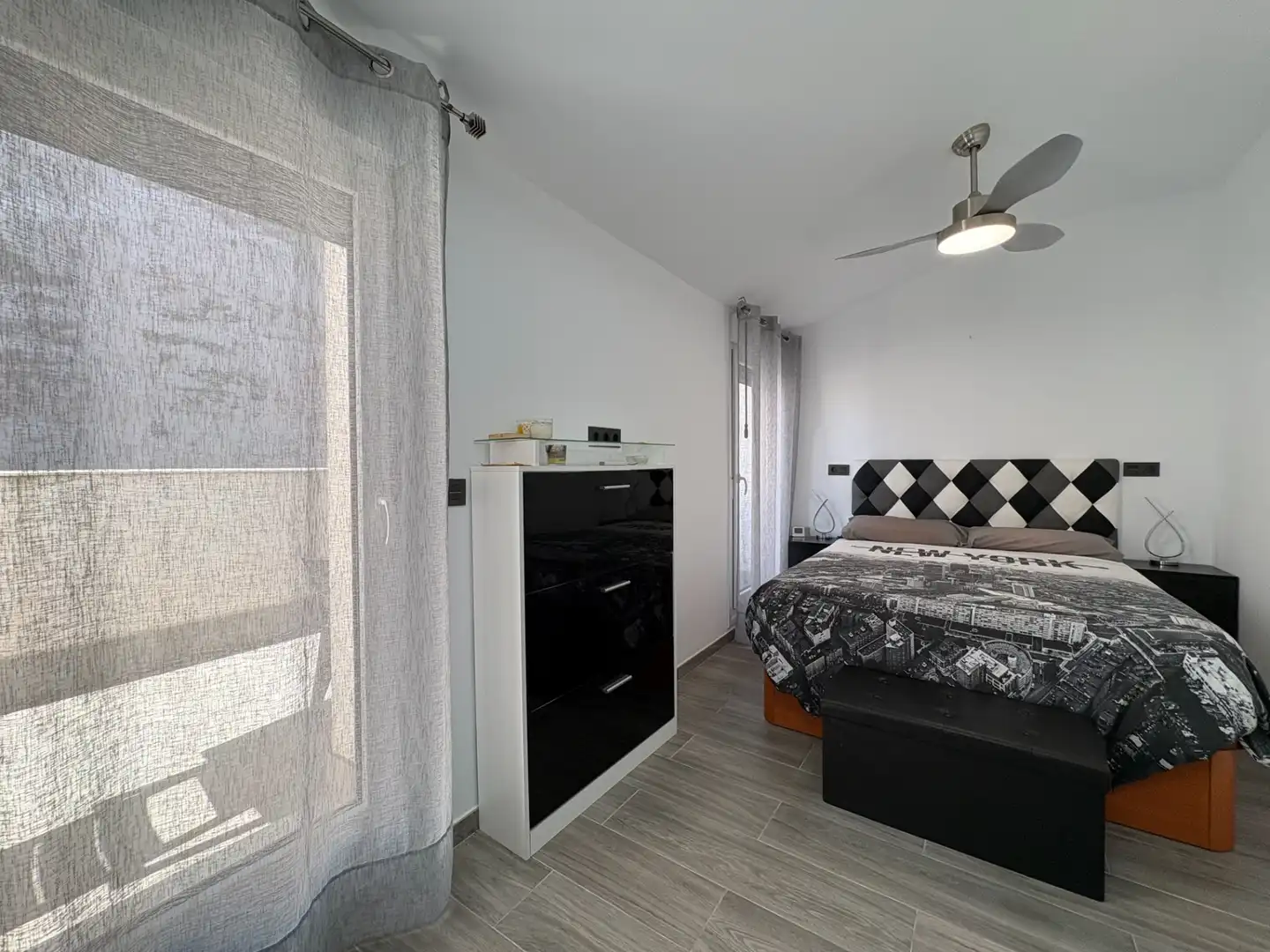 Bedroom of Attic for sale in Zaragoza  with Air Conditioner, Heating and Terrace