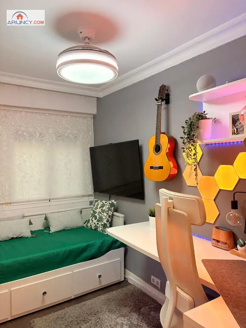 Bedroom of Flat for sale in Sevilla  with Air Conditioner and Furnished