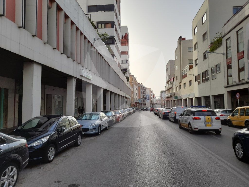 Vista exterior de Local en venda en Badajoz Capital amb Aire condicionat