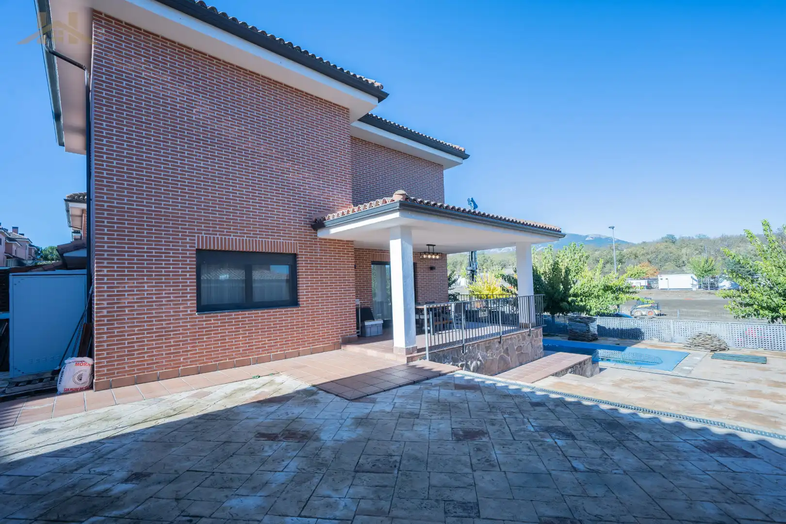 Vista exterior de Casa o chalet en venta en Miraflores de la Sierra con Aire acondicionado, Calefacción y Jardín privado