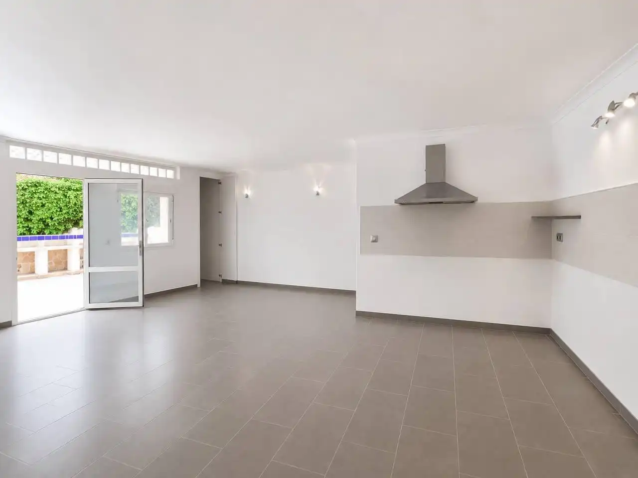 Cocina de Casa o chalet en venta en El Campello con Aire acondicionado, Calefacción y Jardín privado