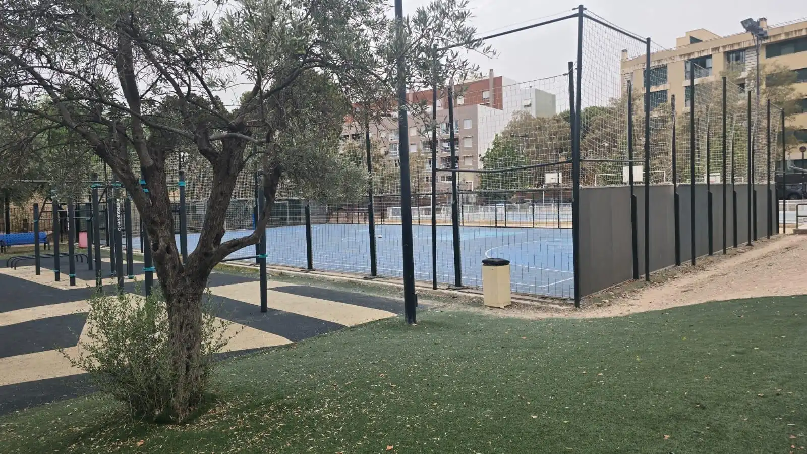 Aparcament de Pis en venda en Sant Joan d'Alacant amb Parquet, Terrassa i Piscina comunitària