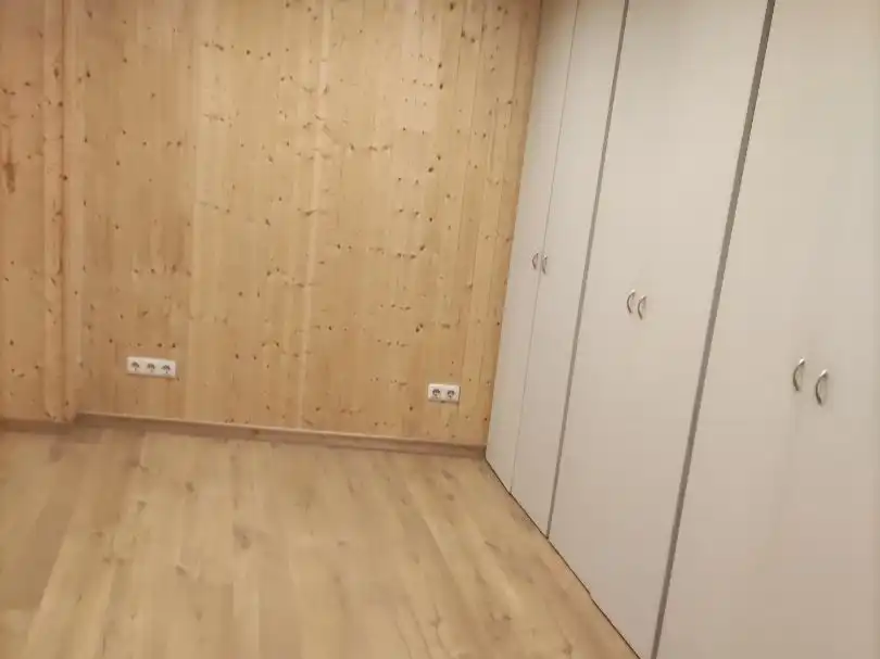 Schlafzimmer von Geschaftsraum zur Miete in Bellver de Cerdanya mit Parkett