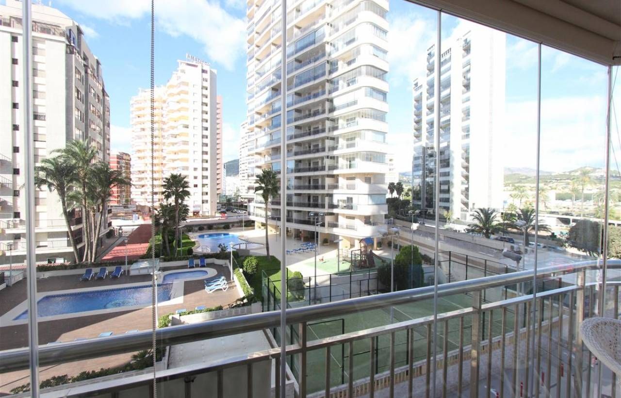 Vista exterior de Apartament en venda en Calpe / Calp amb Aire condicionat, Calefacció i Jardí privat