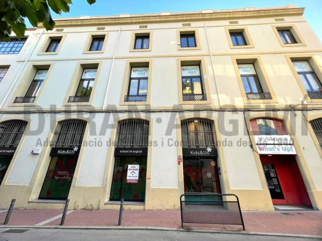 Local comercial en Alquiler en PUIGNOVELL en Barri del Centre