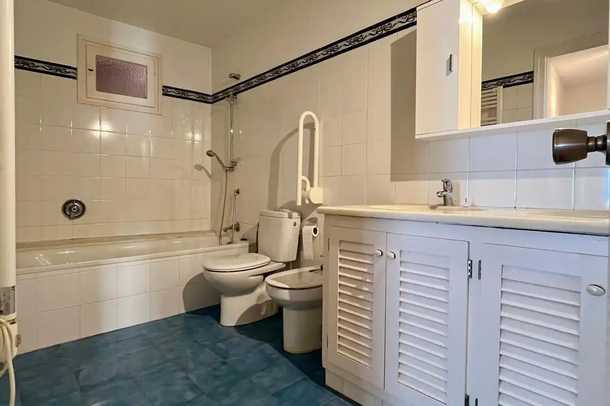 Badezimmer von Einfamilien-Reihenhaus zum Verkauf in Begur mit Terrasse und Balkon
