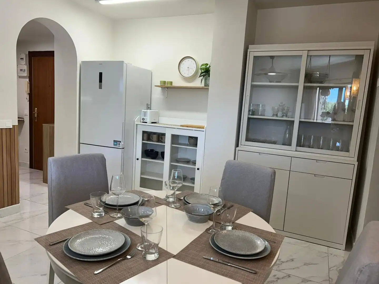 Comedor de Piso de alquiler en Estepona con Aire acondicionado, Terraza y Amueblado