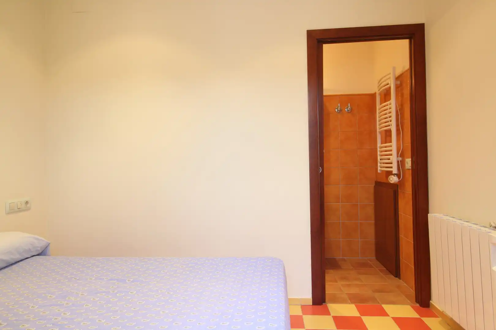 Schlafzimmer von Maisonette zum Verkauf in Garriguella mit Heizung und Terrasse