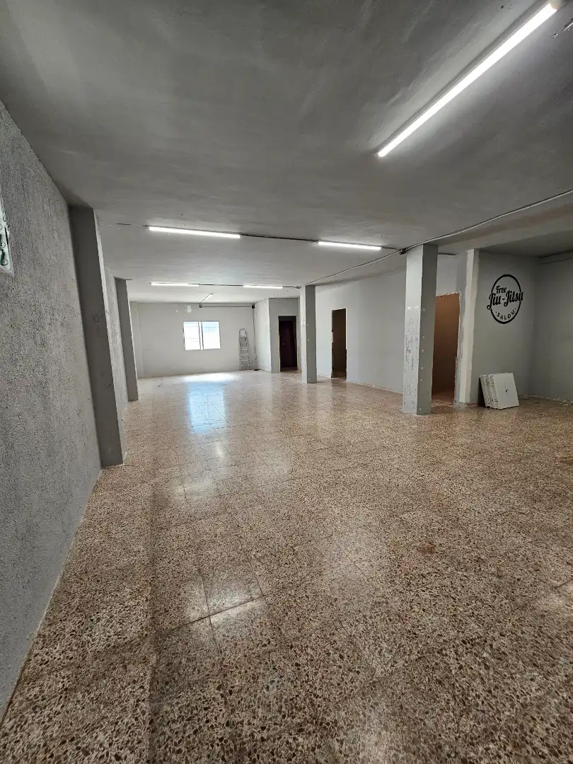 Business premises to rent in Carrer del Cèsar 3