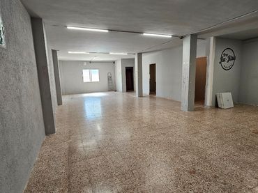 Business premises to rent in Carrer del Cèsar 3