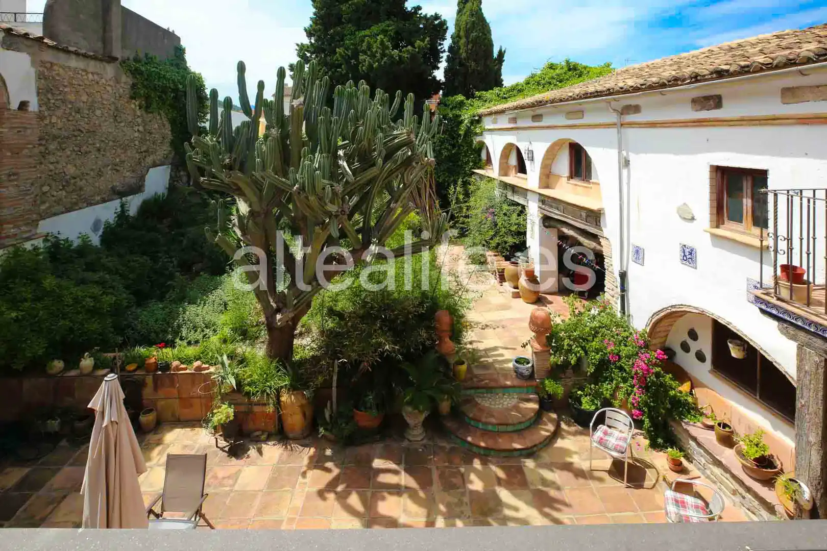 Garten von Einfamilien-Reihenhaus zum Verkauf in Gandia mit Privatgarten, Terrasse und Abstellraum
