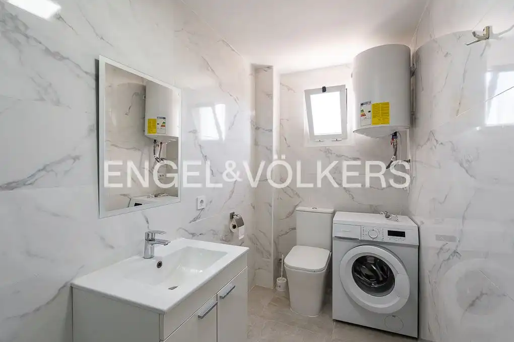 Bathroom of Houses for sale in Valencia  with Heating, Terrace and Furnished