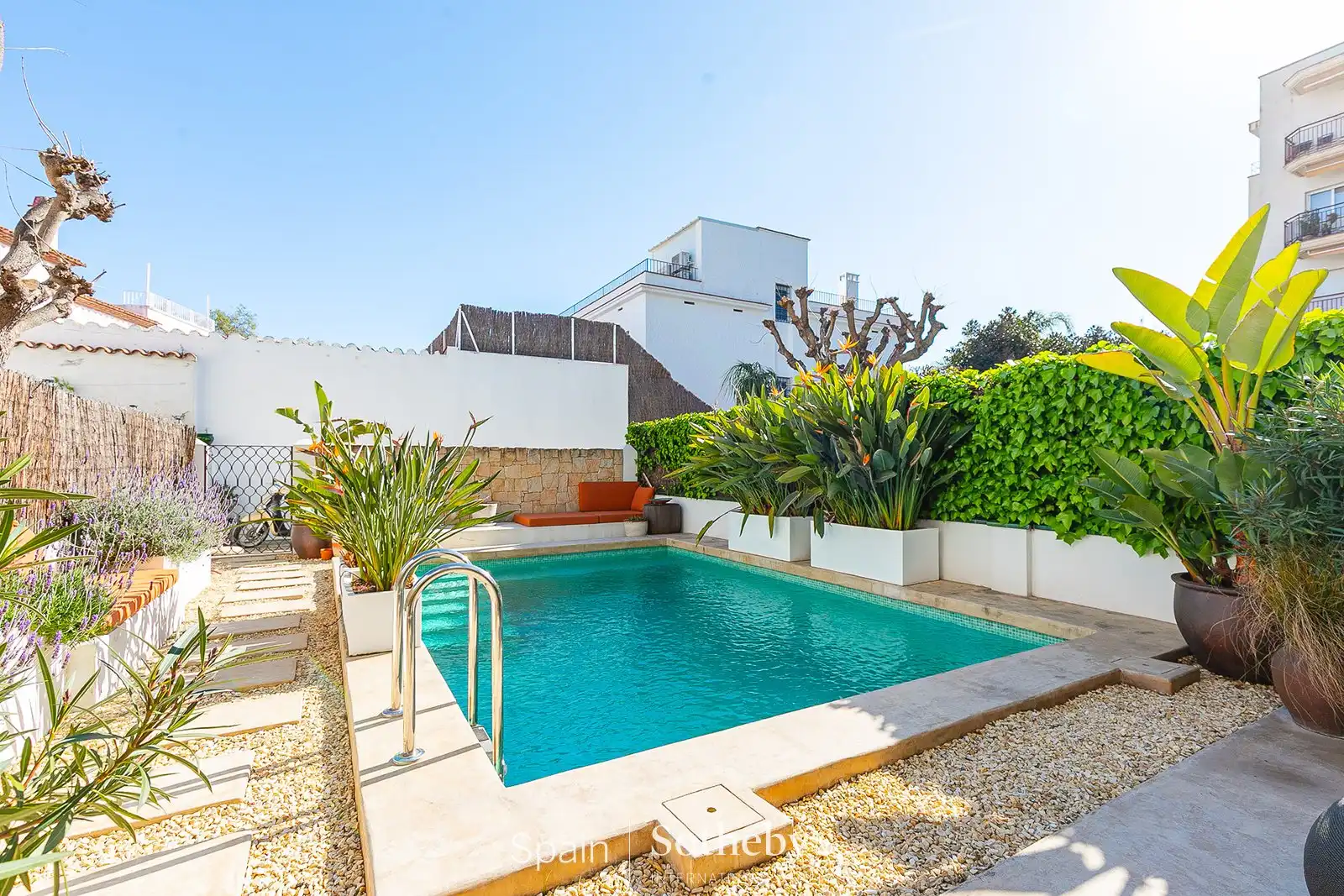 Piscina de Casa adosada en venta en Sitges con Aire acondicionado, Calefacción y Jardín privado