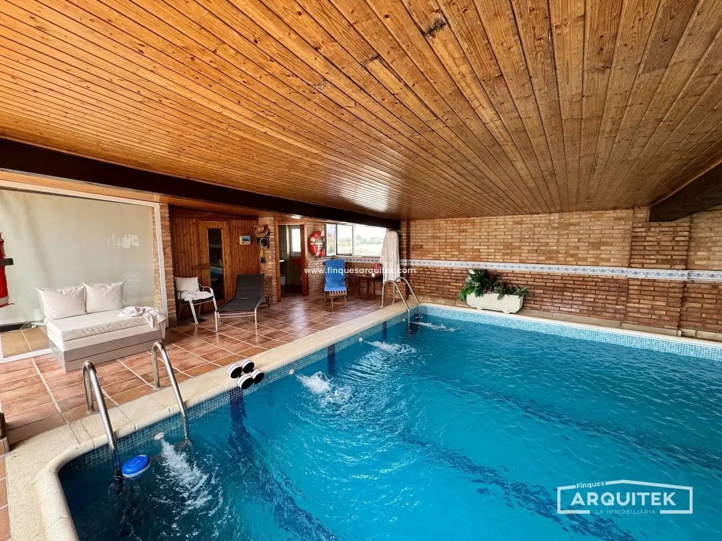 Piscina de Casa o chalet en venta en Monzón con Aire acondicionado, Calefacción y Jardín privado
