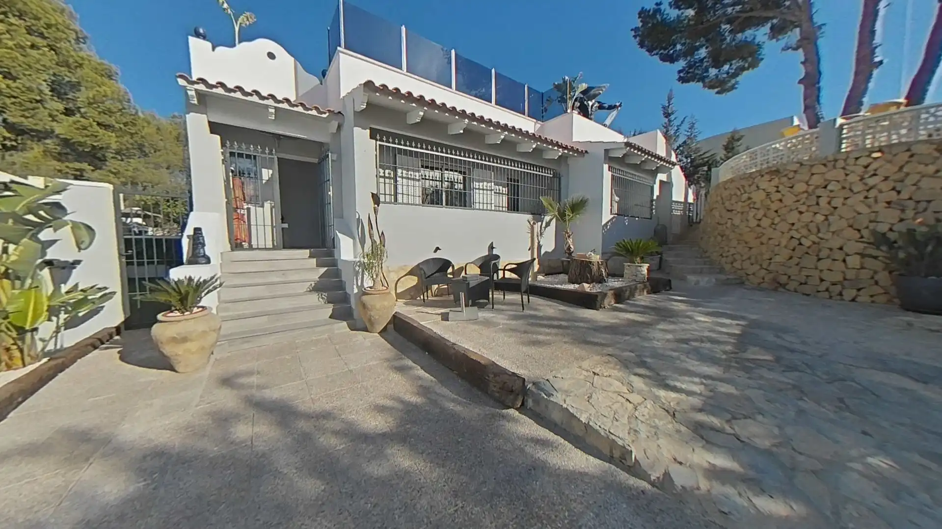 Außenansicht von Haus oder Chalet zum Verkauf in La Nucia mit Privatgarten, Terrasse und Abstellraum