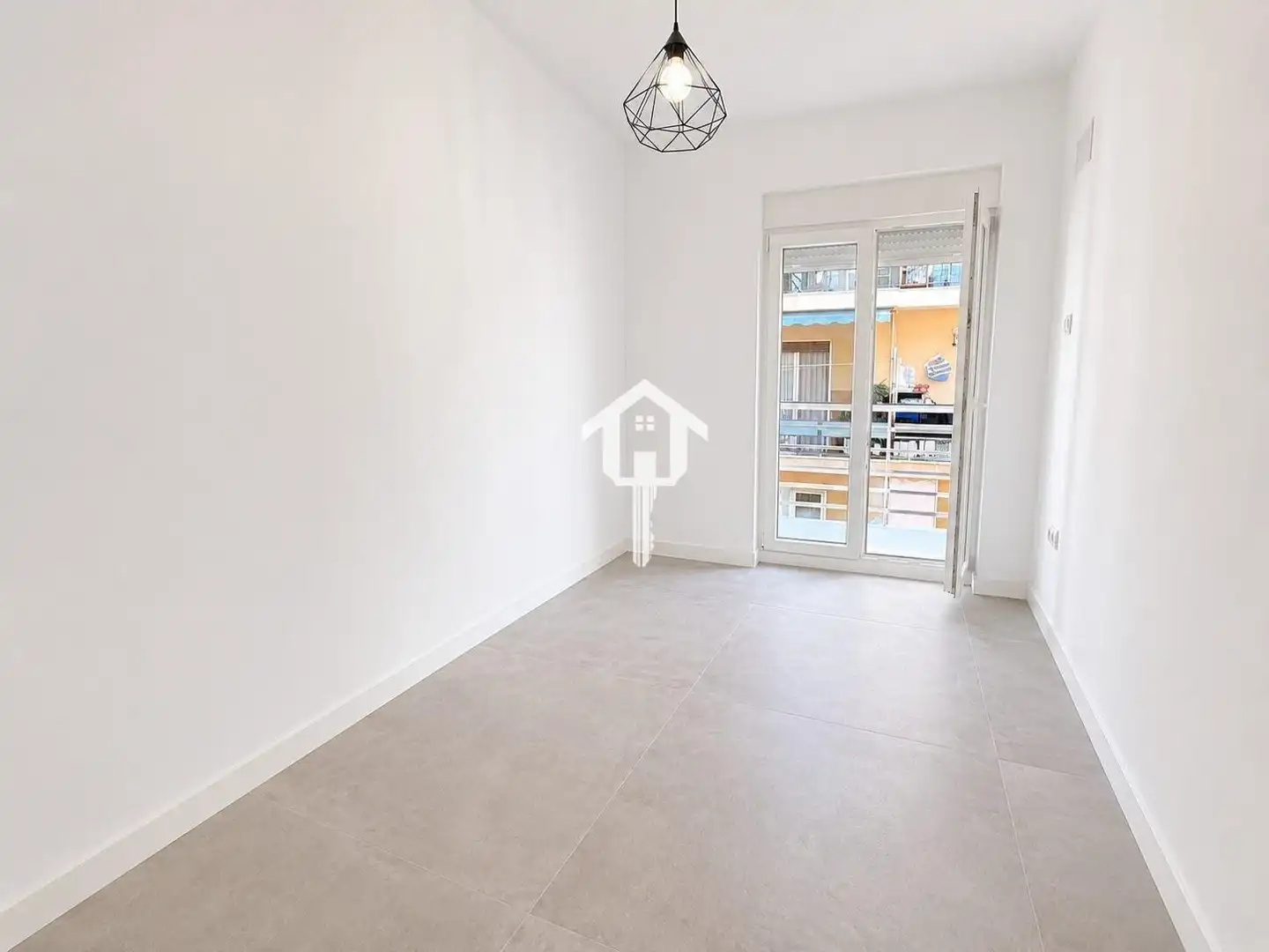 Habitación de Piso en venta en Alicante / Alacant con Balcón