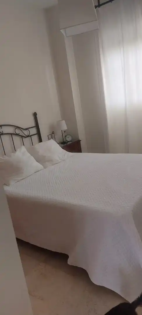 Schlafzimmer von Wohnung zur Miete in Manilva mit Klimaanlage, Heizung und Privatgarten