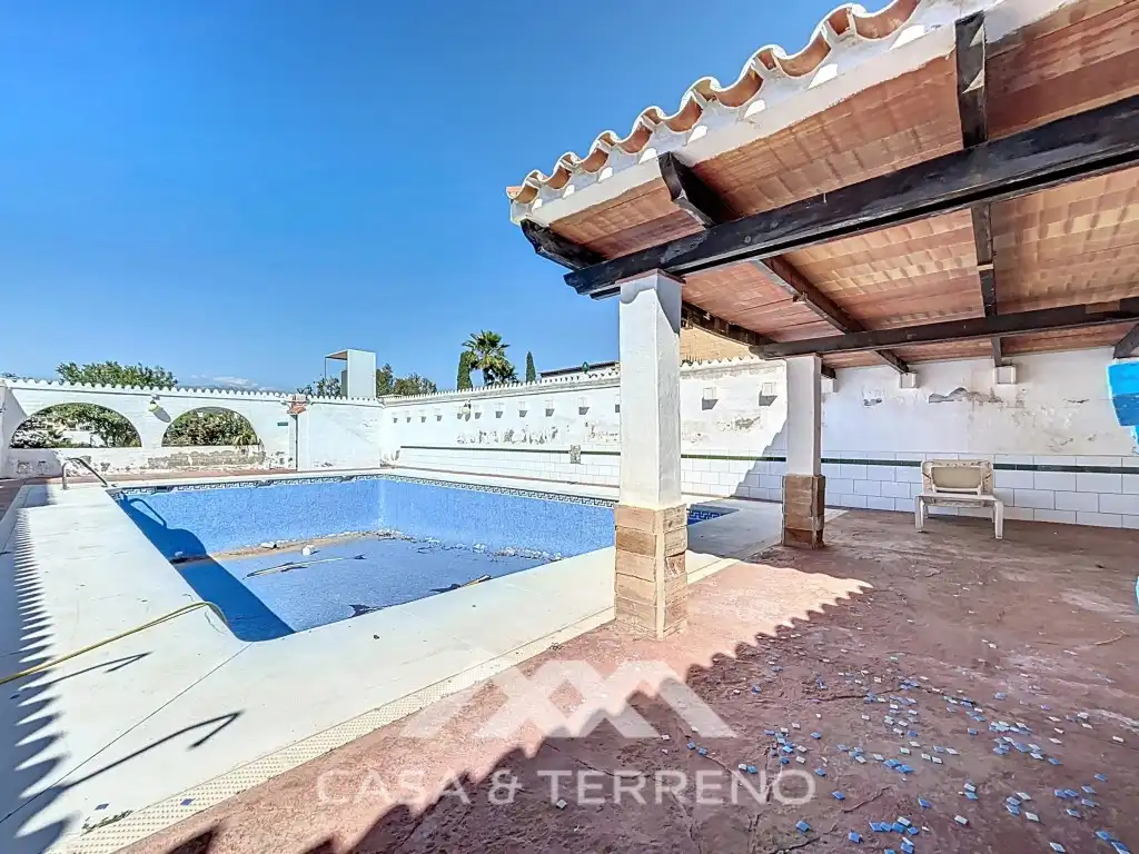 Piscina de Casa o xalet en venda en Vélez-Málaga amb Aire condicionat, Jardí privat i Terrassa