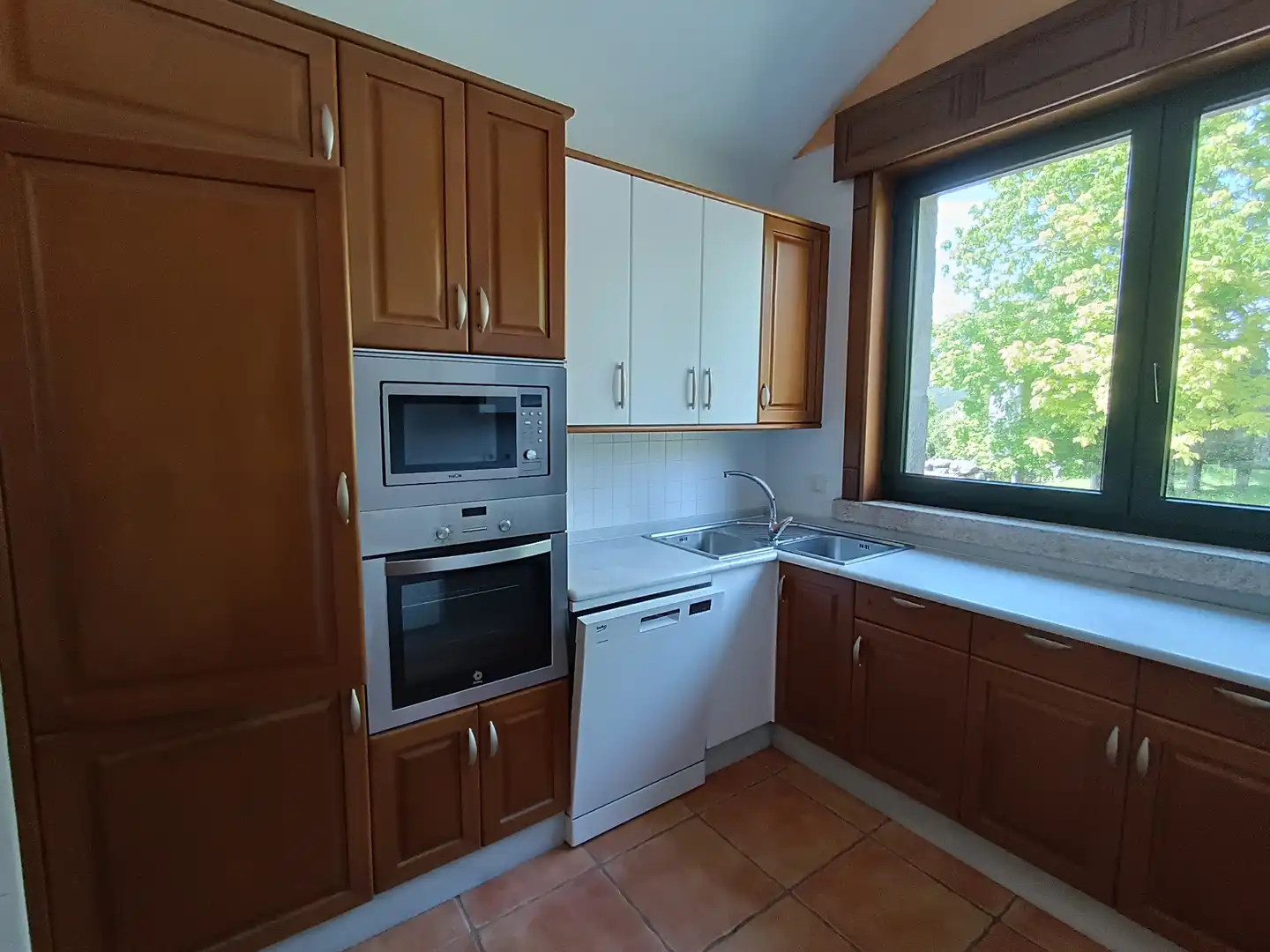 Cuina de Casa o xalet en venda en Soutomaior amb Calefacció, Jardí privat i Terrassa