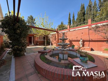House with pool for sale in Olivella