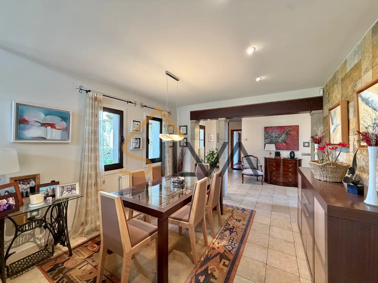 Comedor de Casa o chalet en venta en Oleiros con Calefacción, Jardín privado y Terraza