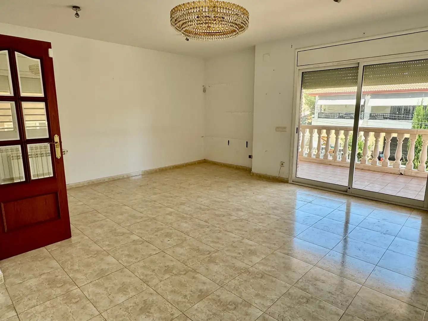 Wohnzimmer von Einfamilien-Reihenhaus zum Verkauf in Calafell mit Heizung, Privatgarten und Terrasse