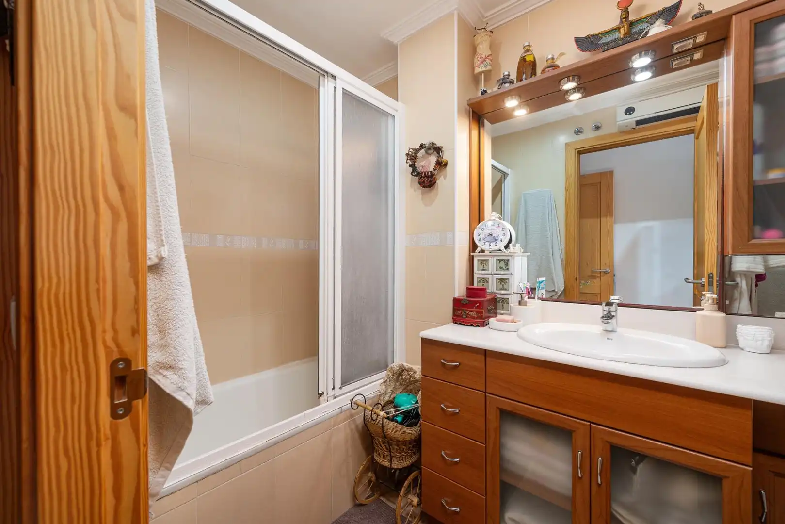 Badezimmer von Wohnungen zum Verkauf in Alcúdia mit Klimaanlage, Heizung und Terrasse
