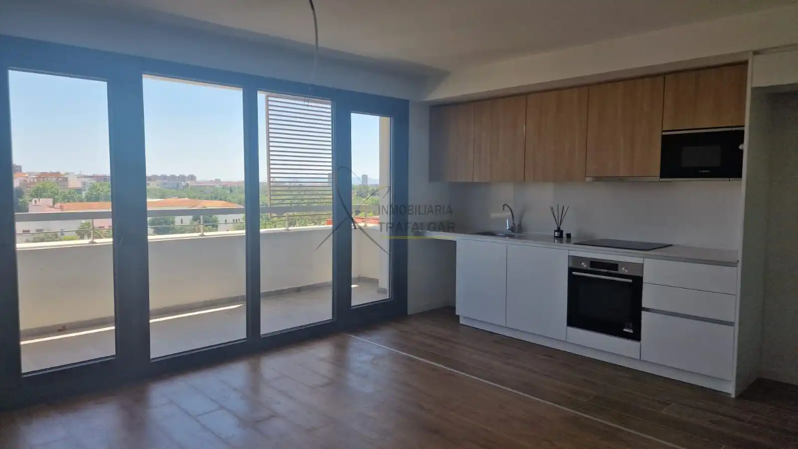 Cuina de Pis de lloguer en Valencia amb Aire condicionat, Parquet i Balcó