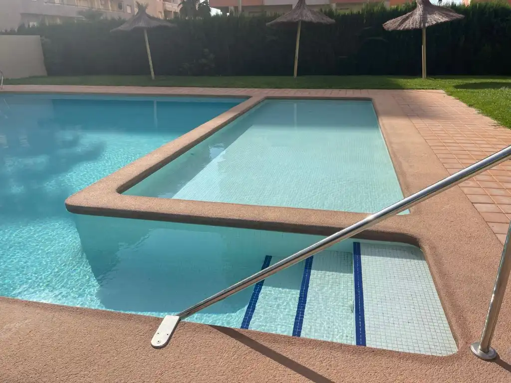 Piscina de Apartament en venda en La Manga del Mar Menor amb Terrassa, Piscina i Balcó