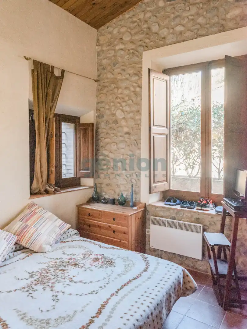 Habitación de Finca rústica en venta en Sant Miquel de Fluvià con Aire acondicionado, Calefacción y Jardín privado