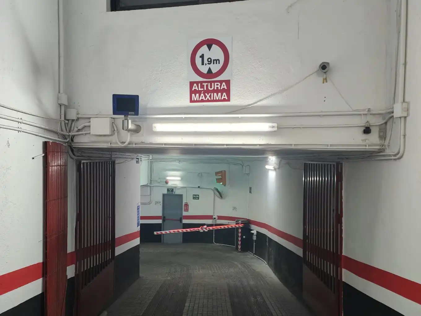 Motorradstellplatz zur Miete in Calle del Amparo 75, imagen 5