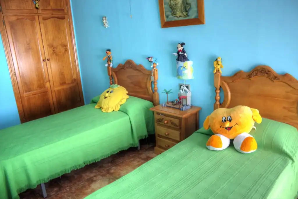 Dormitori de Casa adosada en venda en Casarabonela amb Aire condicionat, Jardí privat i Terrassa
