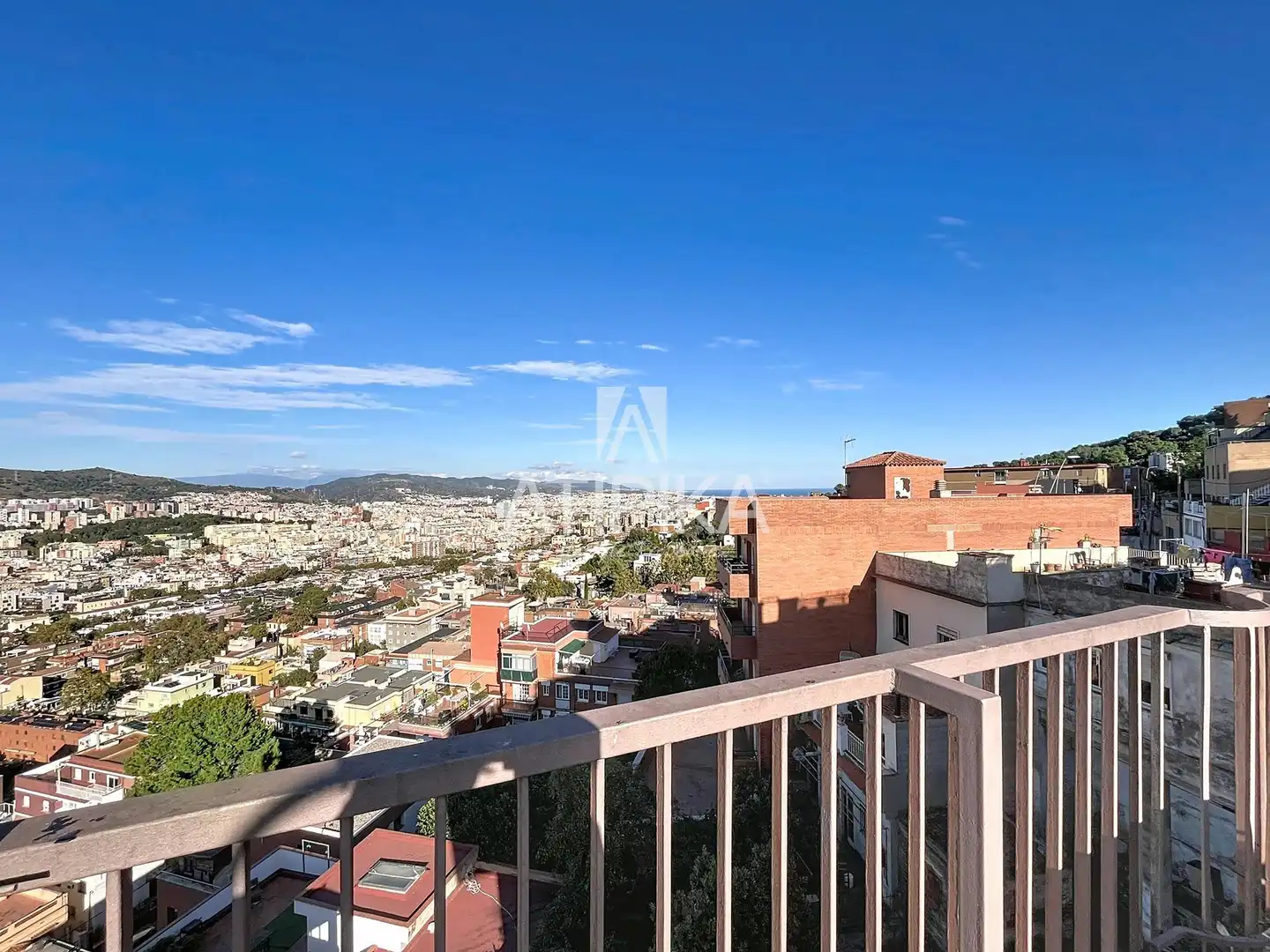 Außenansicht von Maisonette zum Verkauf in Barcelona mit Klimaanlage, Heizung und Terrasse