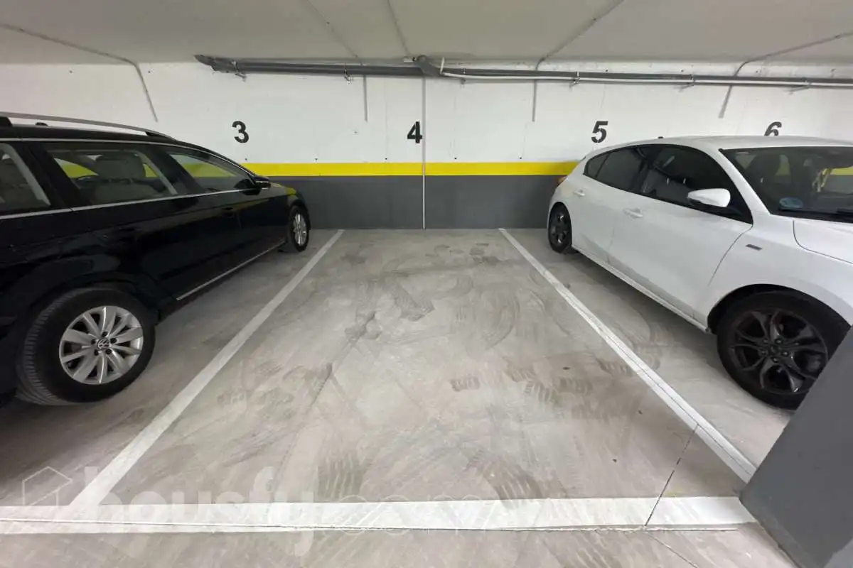 Parkplatz von Wohnung zur Miete in Madrid mit Klimaanlage, Heizung und Abstellraum