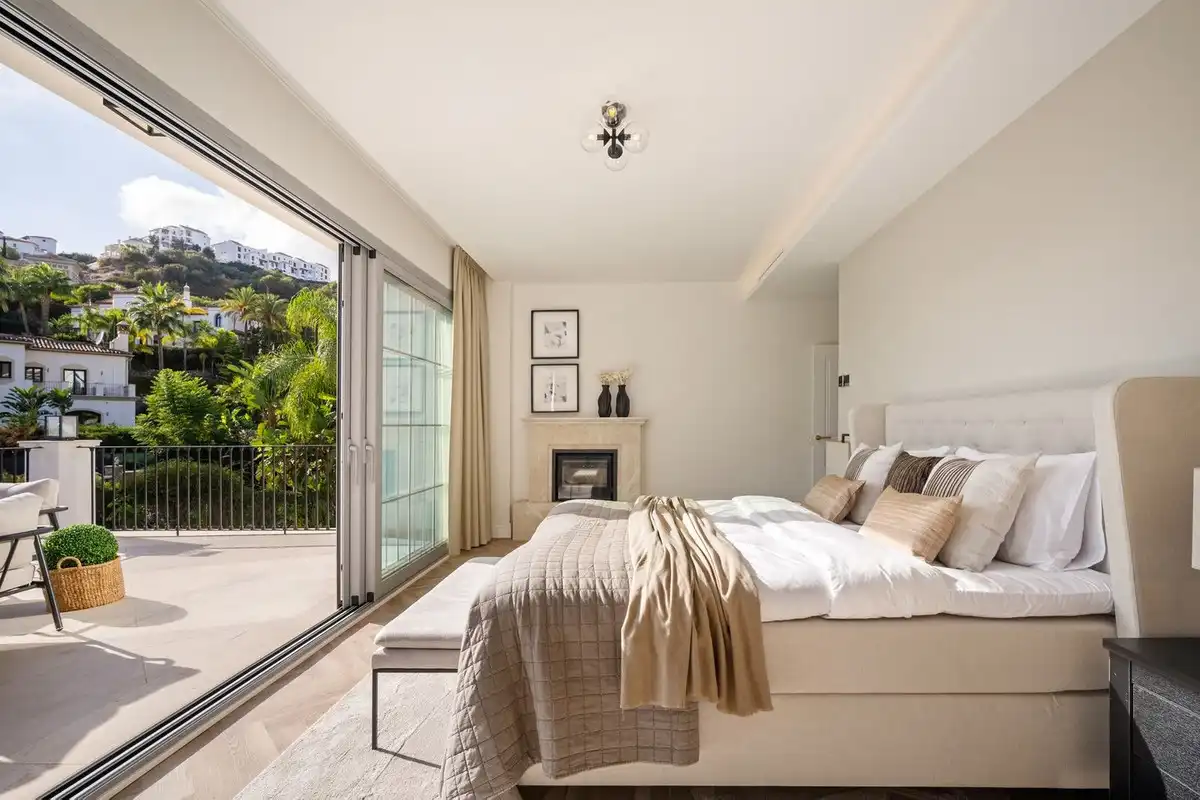 Bedroom of Detached homes for sale in Benahavís  with Terrace