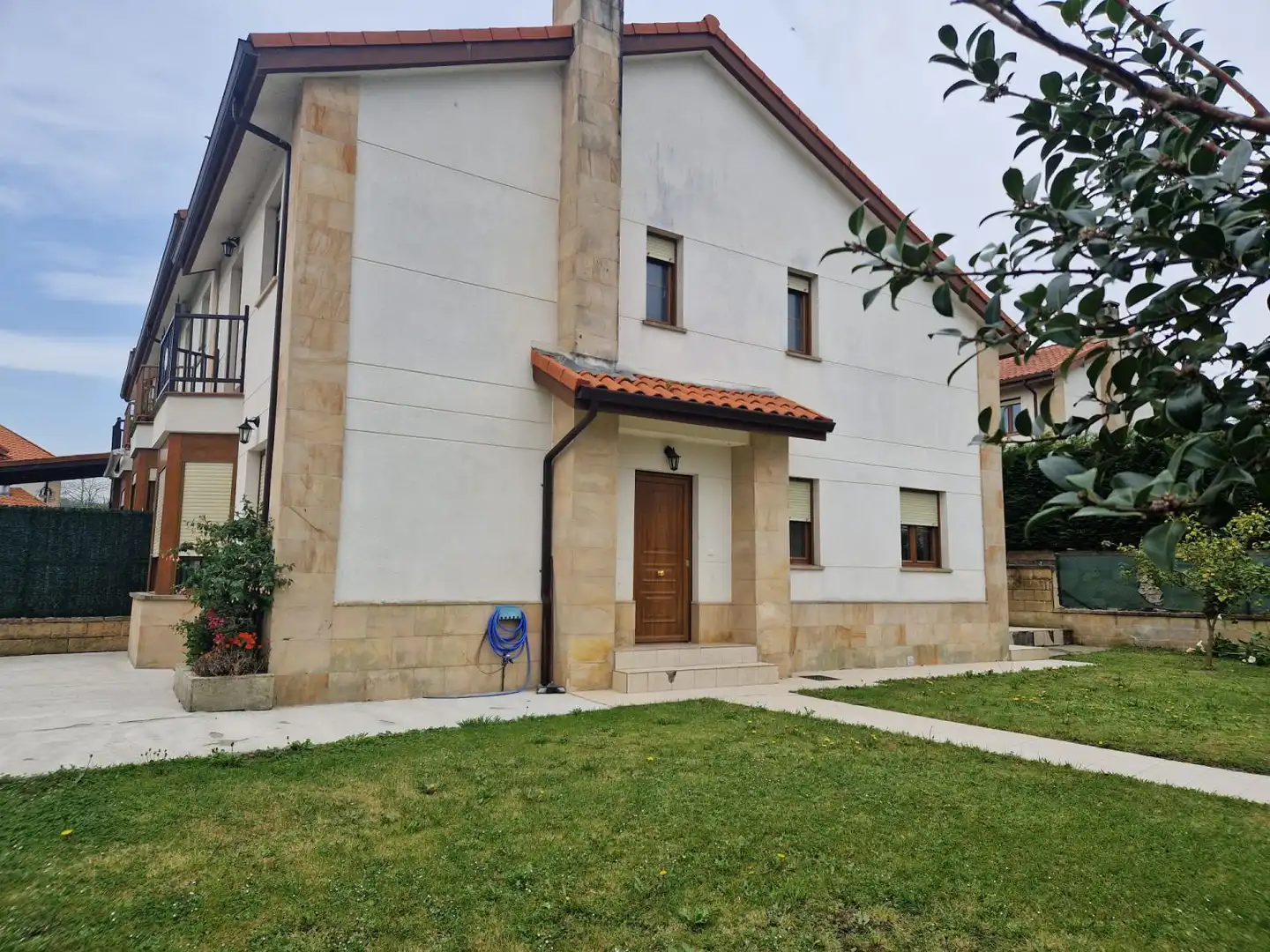 Vista exterior de Casa o chalet en venta en Reocín con Calefacción, Jardín privado y Terraza